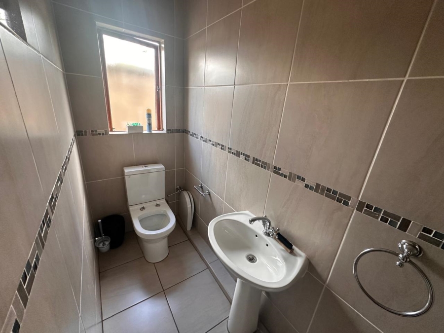 3 Bedroom Property for Sale in Kosmos Ridge North West
